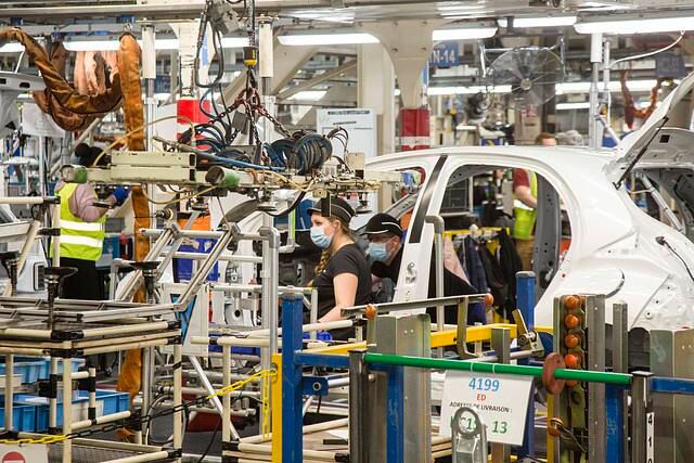 Masken gehören zum Produktionsalltag