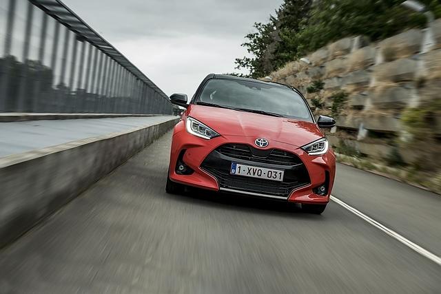 Der Toyota Yaris Hybrid steht am 19.September beim Händler