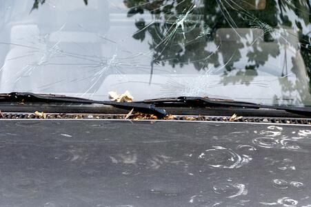 Tipp: Hagelschäden am Auto vermeiden  - Ab in die Garage 