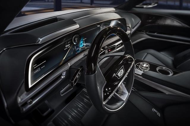 Beim Head-up Display verwendet Cadillac auch \"Augmented Reality\"