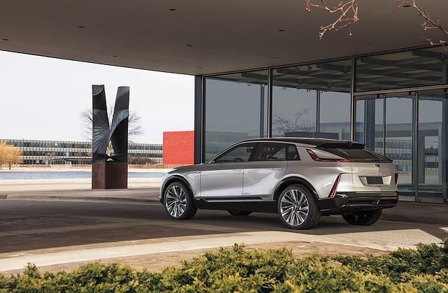 Über die technischen Daten schweigen sich die Cadillac-Manager noch aus, wir gehen von rund 450 PS aus