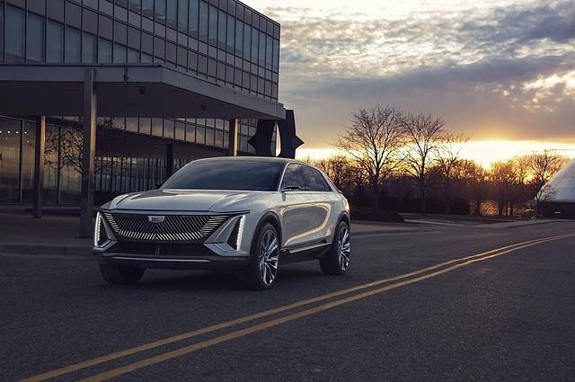 Der Cadillac Lyriq hat einen hecklastigen Allradantrieb, die Vorderachse springt nur bei Bedarf ein