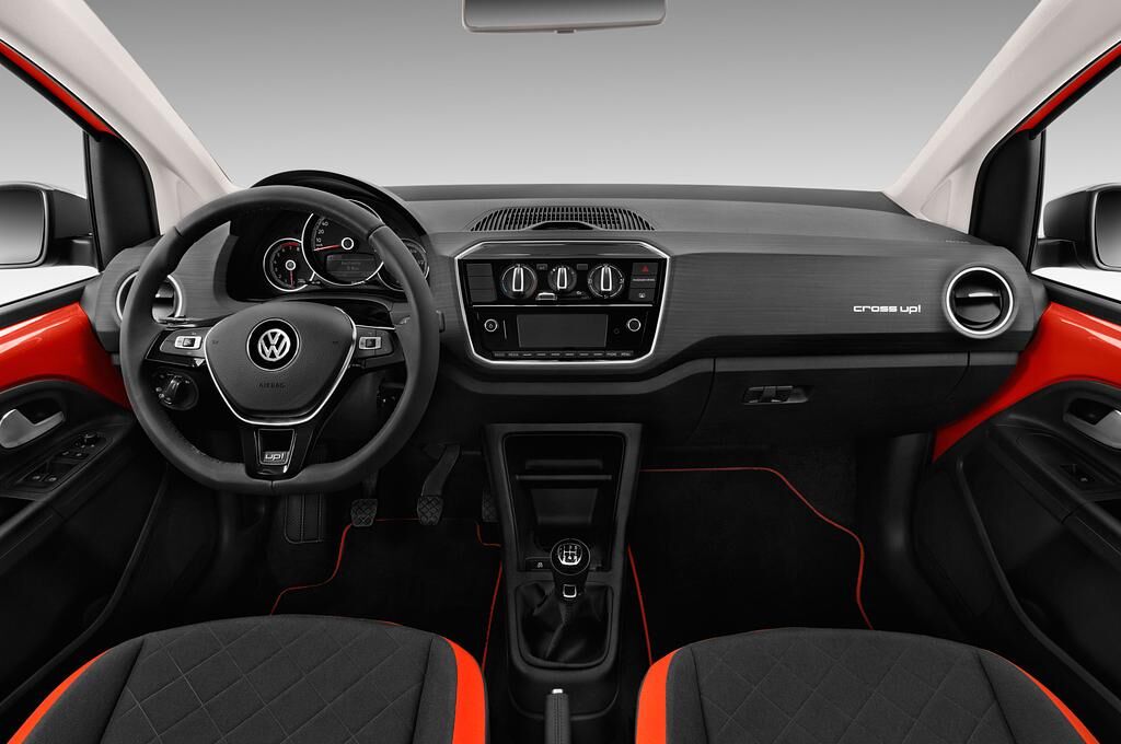 Volkswagen Up (Baujahr 2018) Cross Up 5 Türen Cockpit und Innenraum