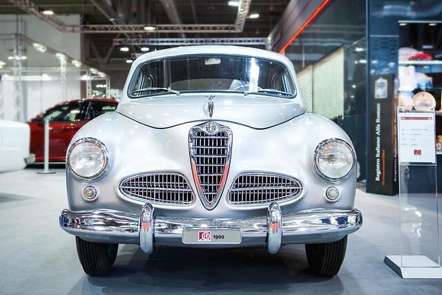 Tatsächlich markierte die vor 70 Jahren vorgestellte 1900 Berlina für die Mailänder Marke den Sprung von der Manufaktur in die Fließbandfertigung 