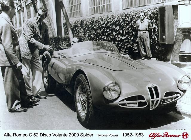 Touring präsentierte auf Basis des Alfa 1900 die legendäre Barchetta Disco Volante