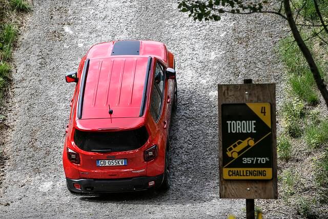 Per „Selec-Terrain“-System können Fahrer bis zu fünf verschiedene Betriebsmodi für den Antrieb und das Fahrwerk wählen. 