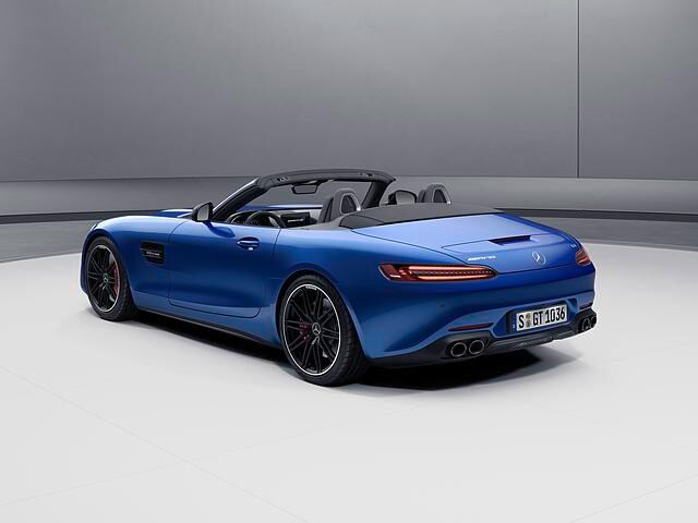 Auch der GT Roadster wird in der rund 131.000 Euro teuren Einstiegsversion in mehrfacher Hinsicht aufgewertet