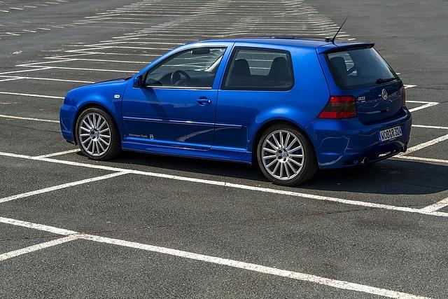 Die Karosserie des VW Golf R32 liegt um zwei Zentimeter tiefer als die des Serienmodells