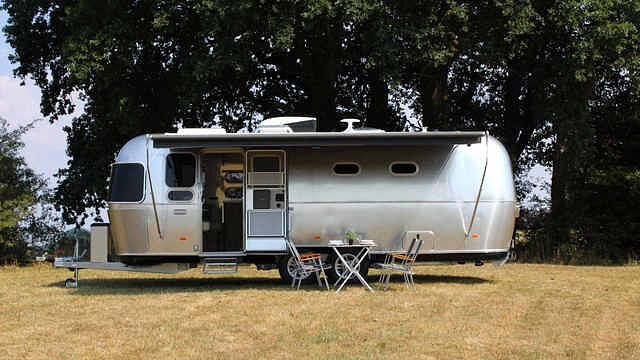 Airstream wartet mit dem speziell für Europa entworfenen Airstream-Modell International 25 iB auf