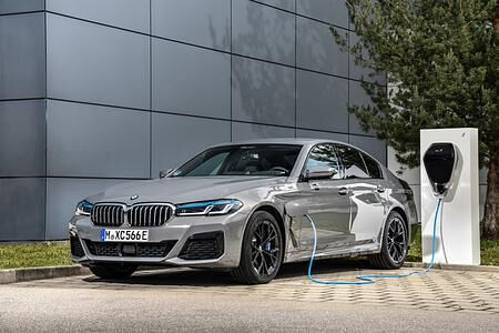 BMW 545e xDrive  - E-Hilfe für den Sechszylinder 