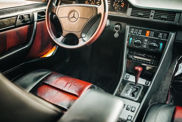 Die Preisliste des V8-Viertürers begann bei 134.520 Mark