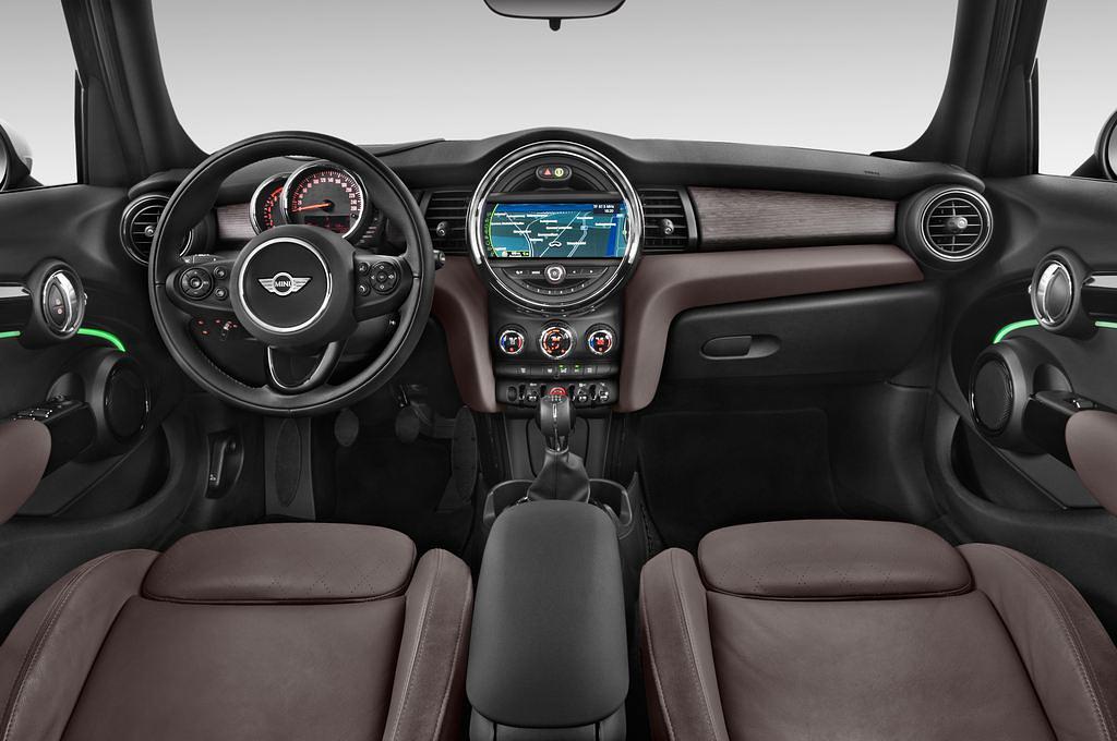 MINI MINI (Baujahr 2015) Cooper 5 Türen Cockpit und Innenraum