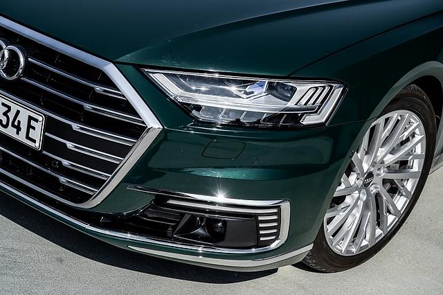 Audi A8 - zahlreiche Fahrerassistenzsysteme und Hightech-Scheinwerfer