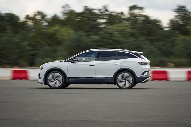 Als erstes SUV mit Stecker soll der ID.4 den Mobilitätswandel der Marke weltweit voranbringen und dem Model Y das Leben schwer machen