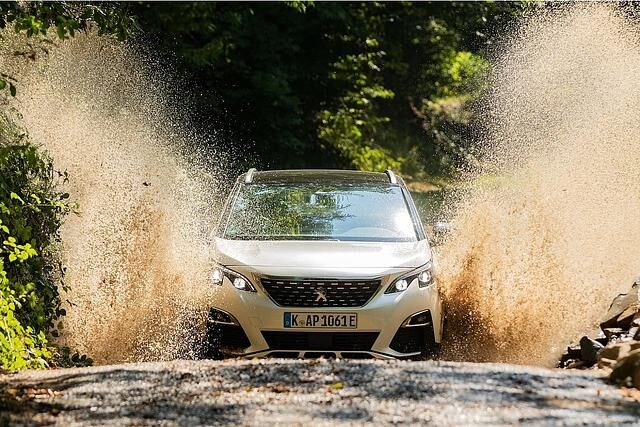 Der Peugeot 3008 Hybrid4 kostet in der \"Allure\"-Version momentan 48.203,36 Euro
