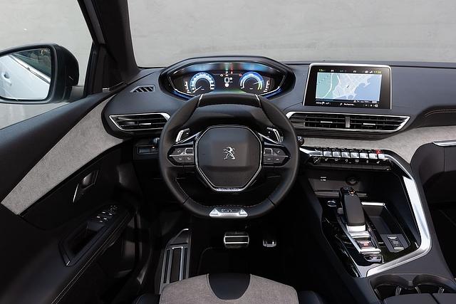 Der Peugeot 3008 Hybrid4 punktet mit dem virtuellen Cockpit