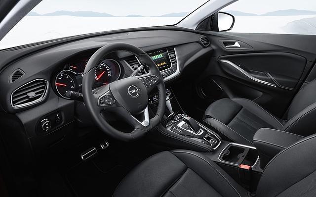 Das Cockpit des Opel Grandland X Hybrid4 ist nicht ganz so digital aber genauso funktionell