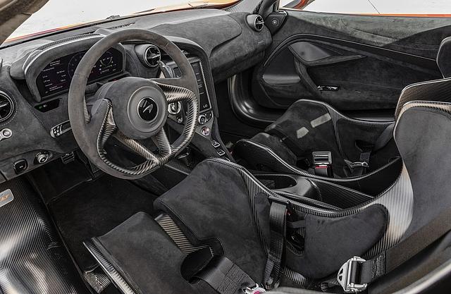 Vertrautes Ambiente: Das Cockpit des McLaren 765LT