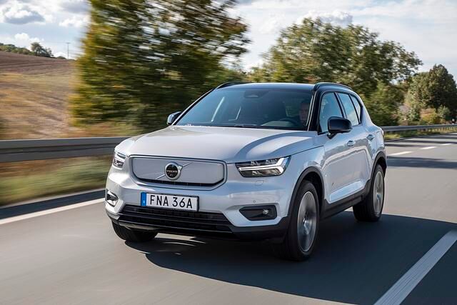 Das von zwei E-Motoren mit zusammen 300 kW/408 PS angetriebene Mittelklasse-SUV hat einen 78 kWh großen Akku an Bord