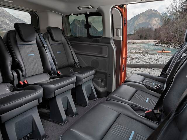 Beim Ford Tourneo Custom Active ist auch eine Vis-à-vis-Bestuhlung möglich