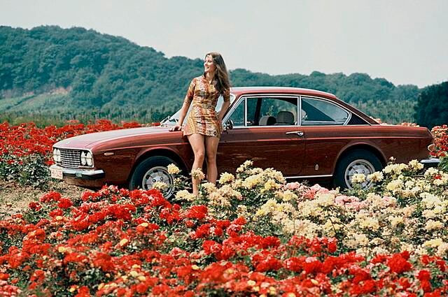 Das schon 1969 entwickelte, aber bedingt durch den Eigentümerwechsel bei Lancia verschobene Evolutionsmodell Lancia 2000 tritt 1971 die Nachfolge für den Lancia Flavia an