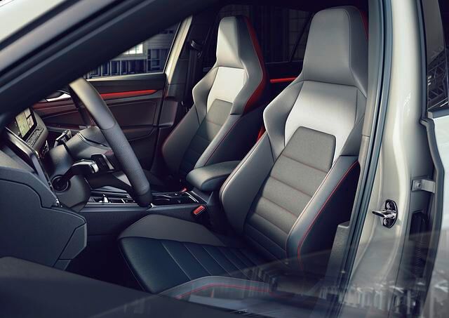 Den Clubsport hat VW für schnelle Kurvenfahrten optimiert. Entsprechend viel Seitenhalt bieten die Sportsitze