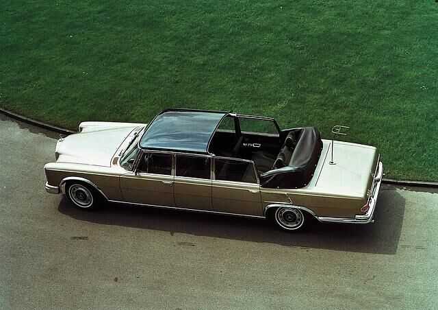 Mercedes 600 mit TV Antenne