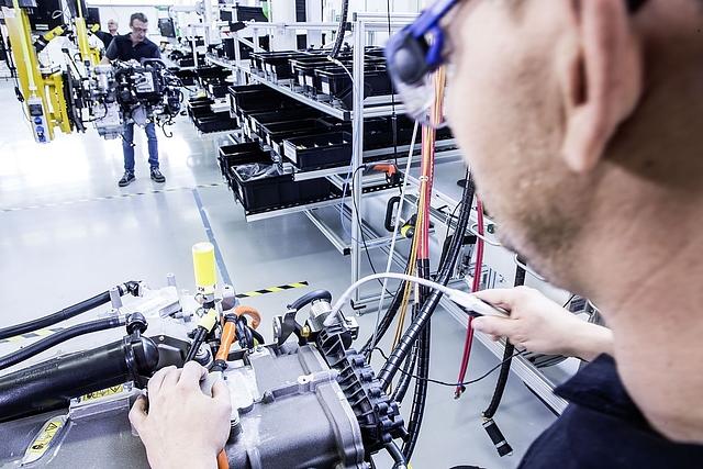 Bei der Entwicklung der Brennstoffzelle holt sich Mercedes Volvo ins Boot
