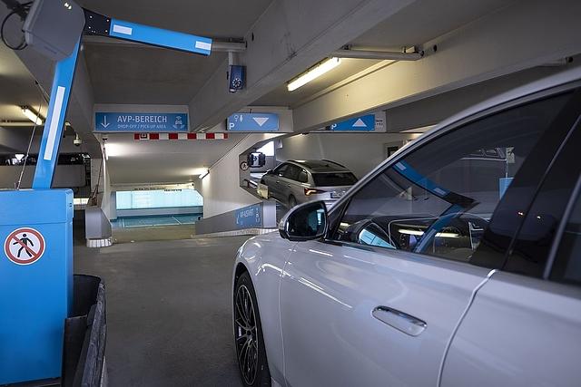 Am Stuttgarter Parkhaus läuft ein Pilotprojekt zum autonomen Valet Parking