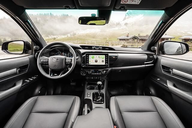 Der Achtzoll-Touchscreen mit Apple CarPlay und Android Auto ist auf der Höhe der Zeit, der Rest der Bedienung nur bedingt