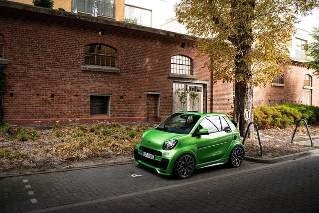 Der getunte Smart steht auf 18 Zöllern