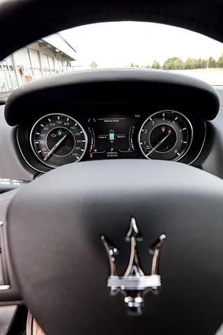 Übersichtliches Cockpit ohne viel Klimbim