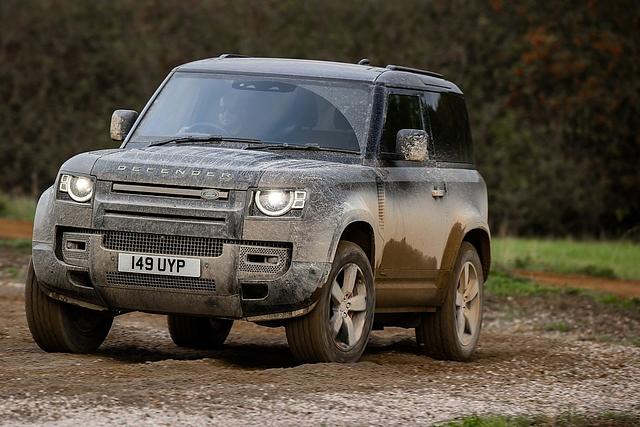 Der Land Rover Defender 90 X P400 kann auch ein Schmutzfink sein
