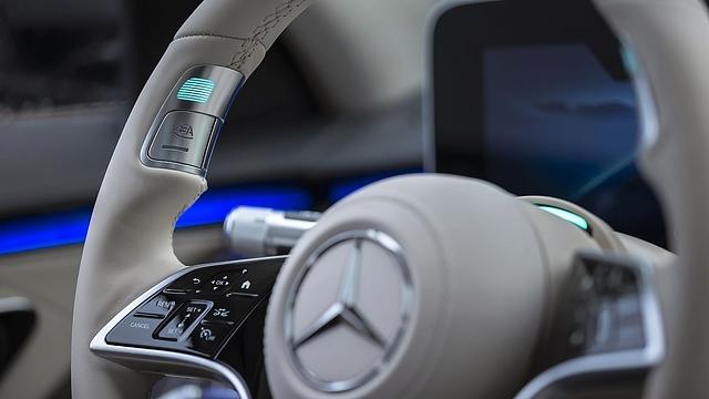 Ist der Autopilot aktiviert leuchtet der Lenkradkranz auf