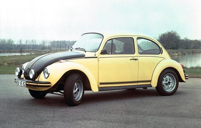 Im August 1972 beginnt die Produktion des „Panorama-Käfers" VW 1303 mit 44 und 50 PS-Motor, der den VW 1302 ablöst. 
