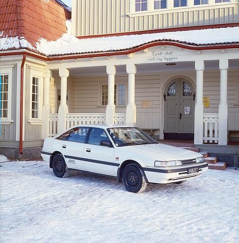 Der Mazda 626 4WS hatte bereits eine Hinterachslenkung