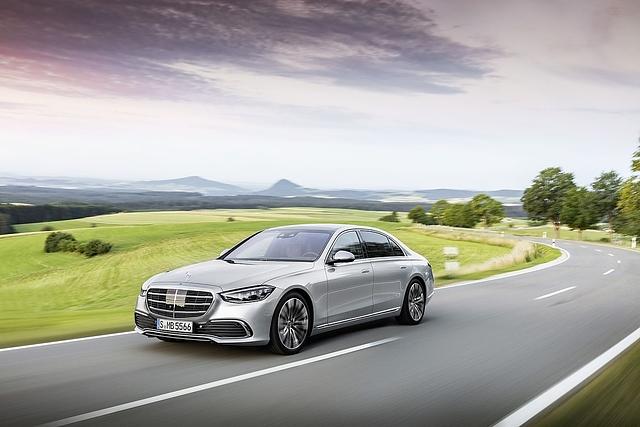Mit dem Luftfahrwerk bietet die Mercedes S-Klasse eine Menge Komfort