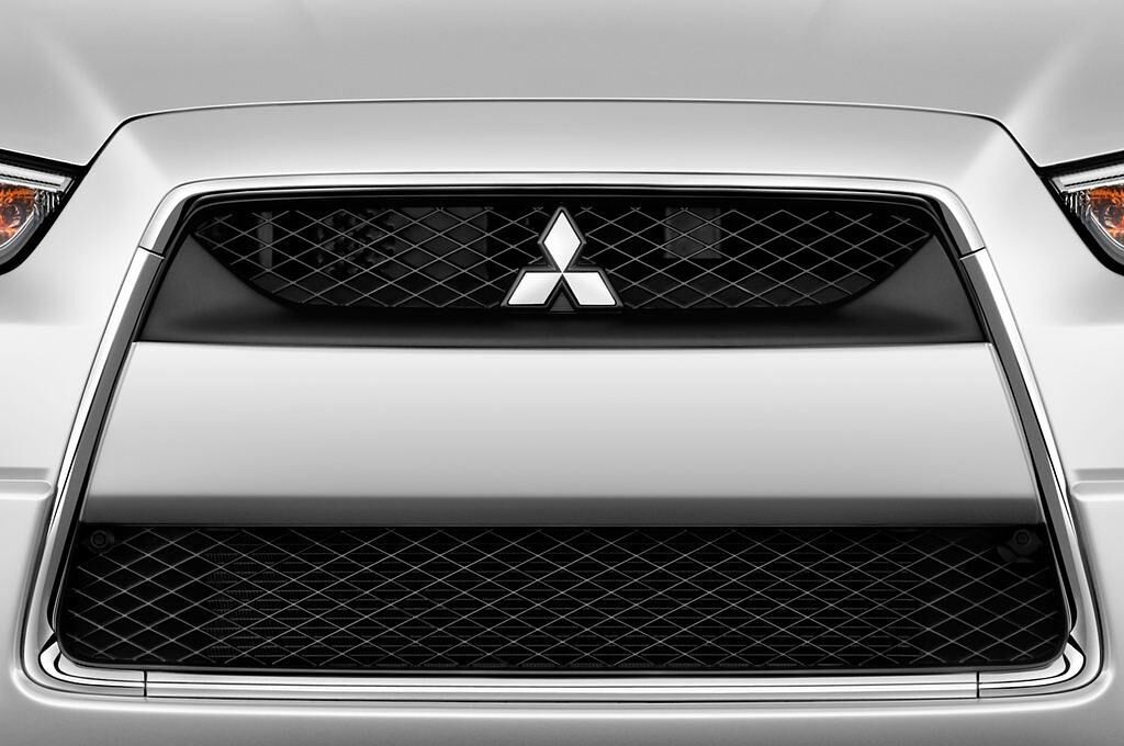 Mitsubishi ASX (Baujahr 2011) Invite 5 Türen Kühlergrill und Scheinwerfer