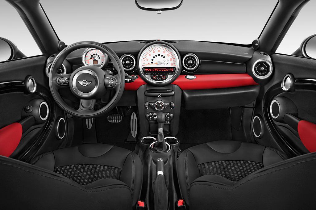 MINI MINI (Baujahr 2012) COOPER S 3 Türen Cockpit und Innenraum