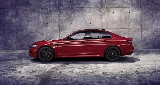 Die Abstimmung der Dämpfer wurde in großen Teilen aus dem M8 Gran Coupé Competition übernommen