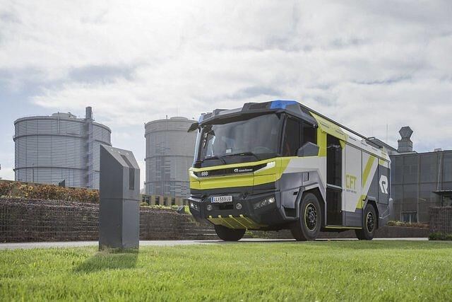 Die Firma Rosenbauer aus Österreich hat vor einiger Zeit mit dem Concept Fire Truck ihre Vision eines elektrischen Feuerwehr-Autos vorgestellt