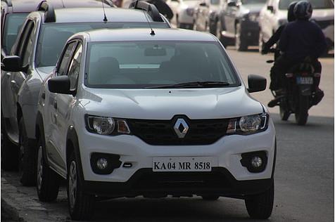 Der Renault-Rhombus ziert den Dacia-ähnlichen Waben-Kühlergrill