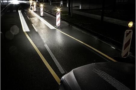 Autoscheinwerfer wird zum Beamer - Film ab!