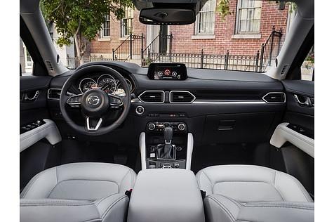 Das Cockpit des neuen Mazda CX-5.