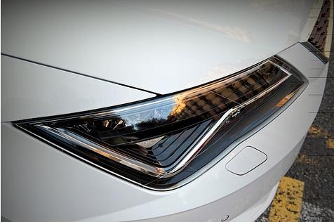 Die LED-Scheinwerfer des Seat Leon bekamen ein neues Design