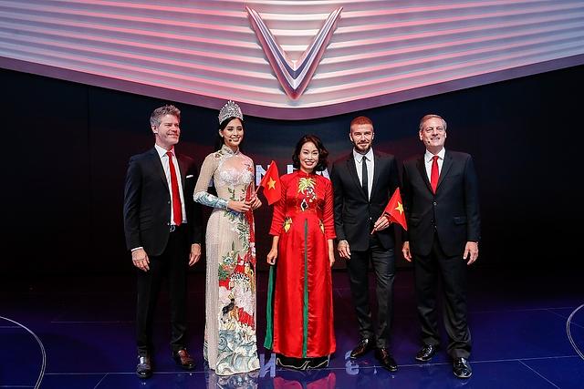 David Lyon, Director of Design VinFast, Miss Vietnam, VinFast-Chairwoman Le Thi Thu Thuy, David Beckham and James DeLuca CEO VinFast