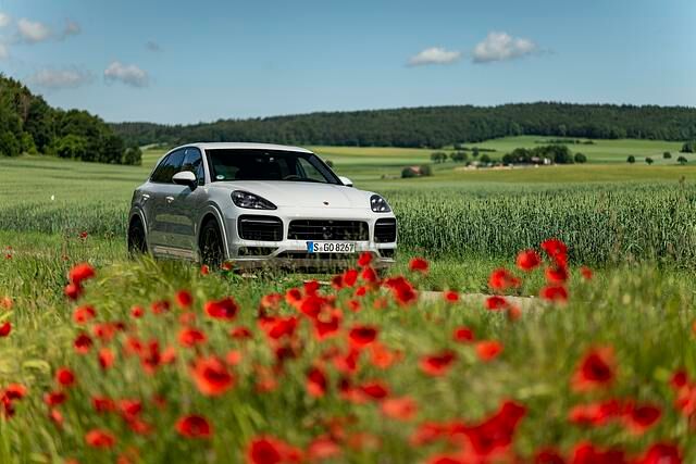 Gegenüber dem Standard-SUV liegt der GTS zwei Zentimeter tiefer