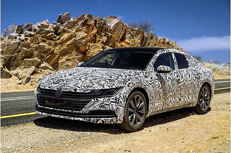 VW Arteon Prototyp - markante Front mit LED-Augen