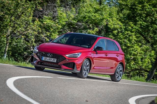 Das neue Leuchtendesign und der gewachsene Kühlergrill verleihen dem i30 einen selbstbewussteren Auftritt