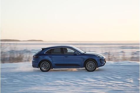 Das sind 7.390 Euro mehr als für den Porsche Macan Turbo ohne Performance Paket.